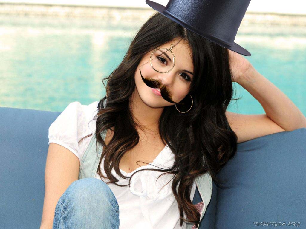 Photoshopped+pictures+of+selena+gomez