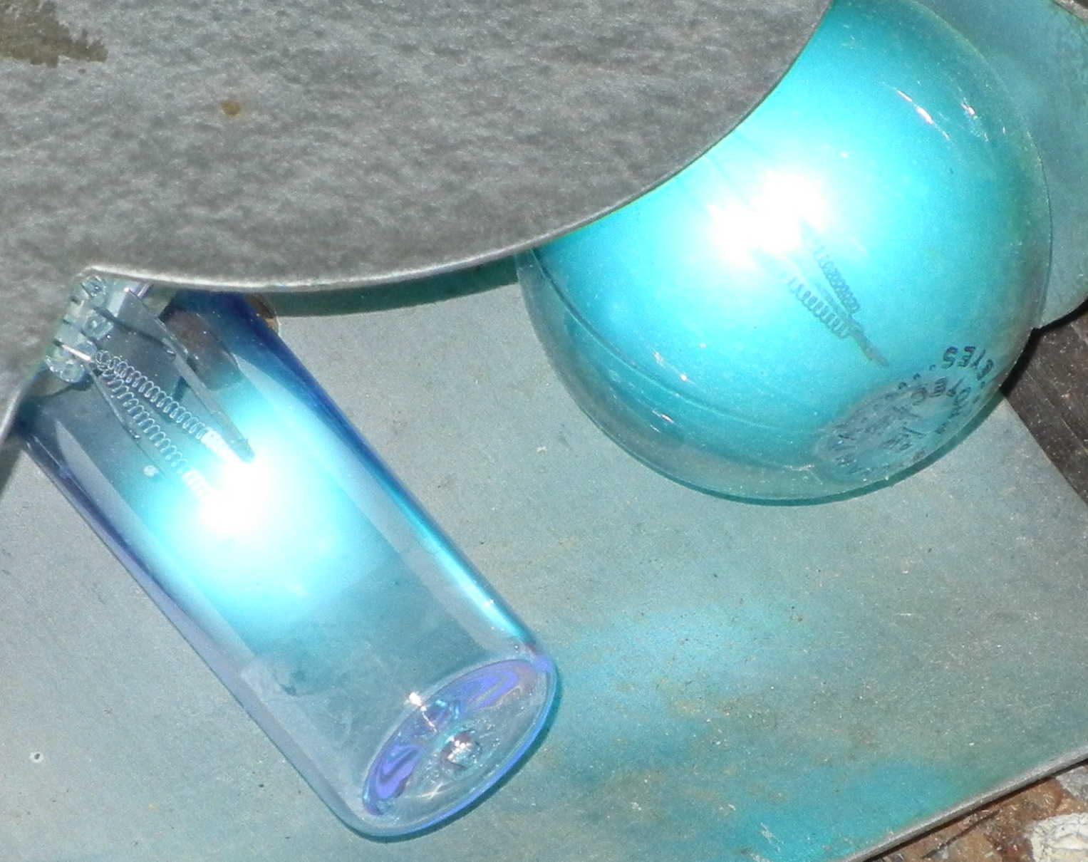 GTL3 and G4S11 bulbs, lit